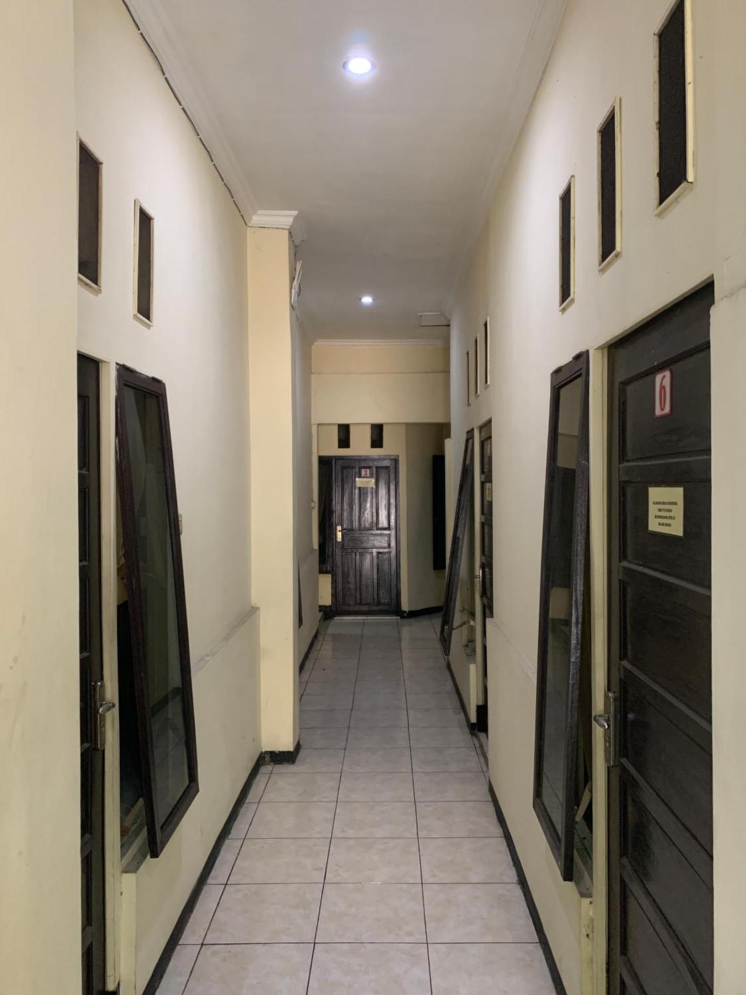 Sawojajar Inn Ngadipuro Extérieur photo